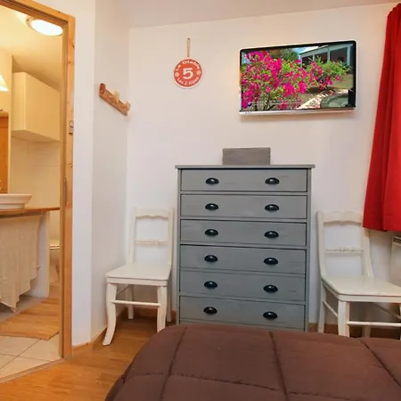 Joli à L'arrière Du Chantelouve *