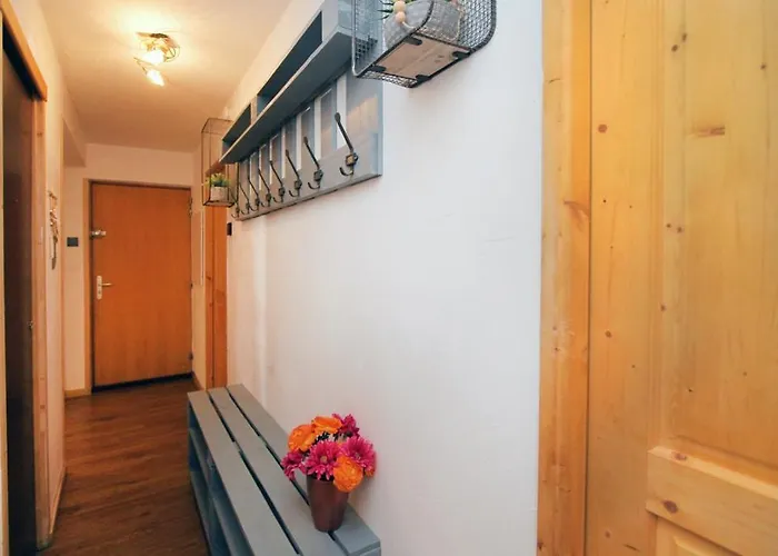 Joli A L'arriere Du Chantelouve *