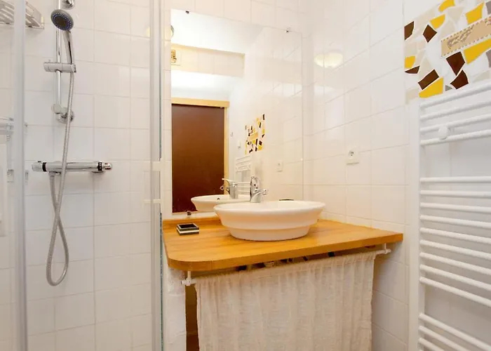 Joli A L'arriere Du Chantelouve