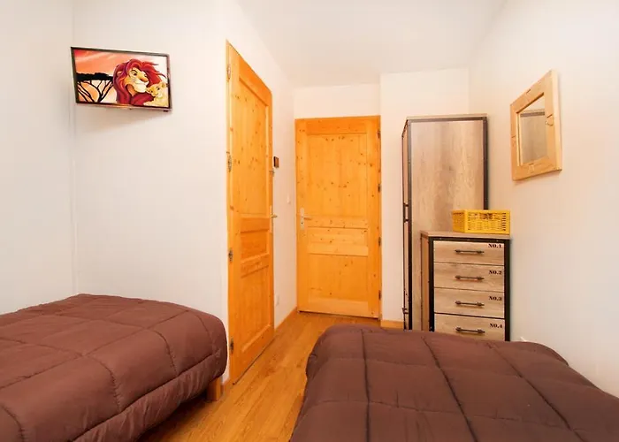 Joli A L'arriere Du Chantelouve