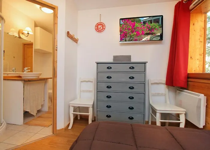 Joli A L'arriere Du Chantelouve *