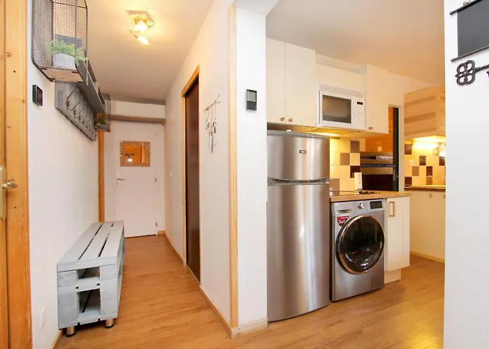 Joli A L'arriere Du Chantelouve Апартаменты *